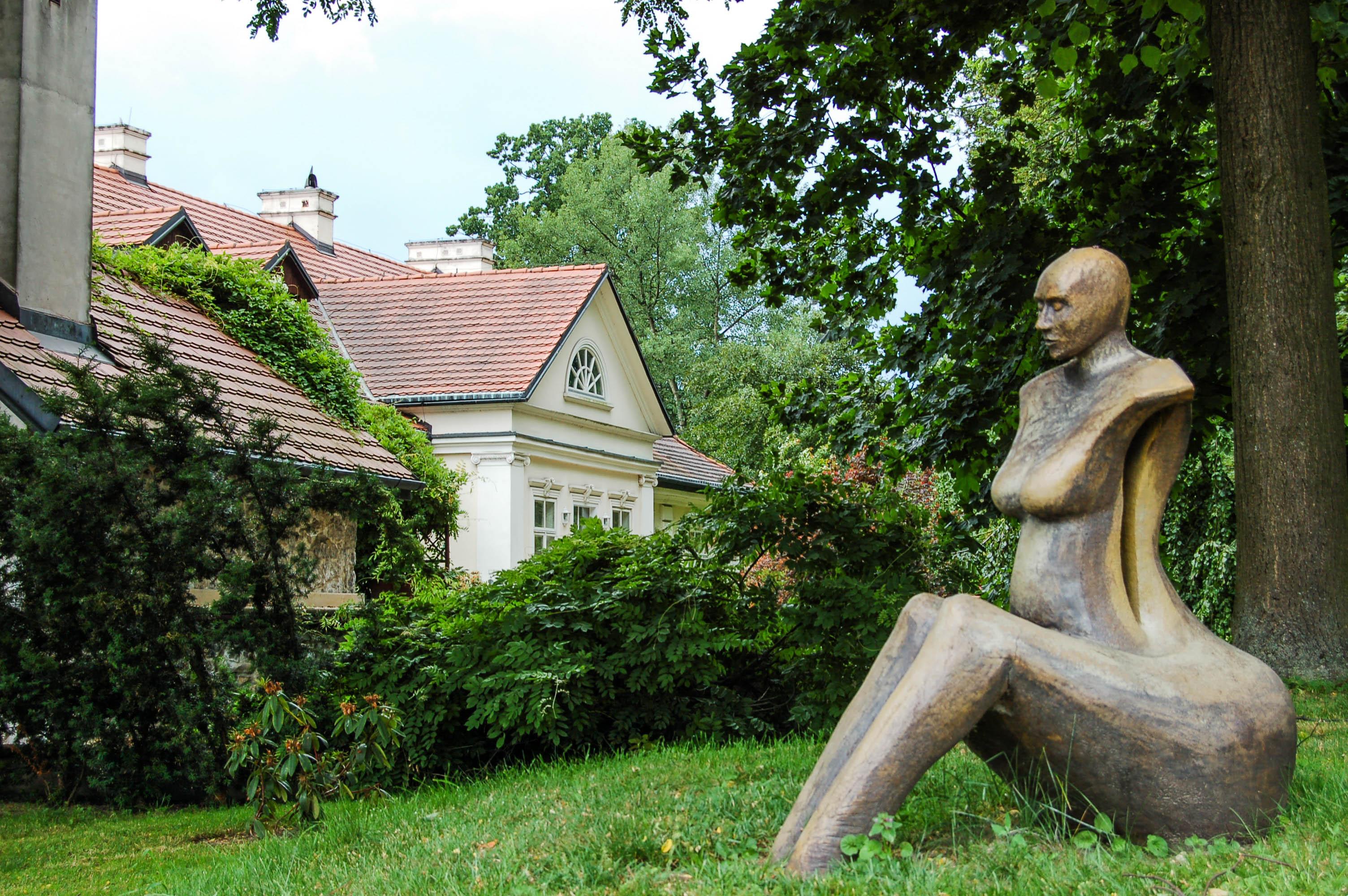 Готель Dwor W Tomaszowicach Модльніца Екстер'єр фото